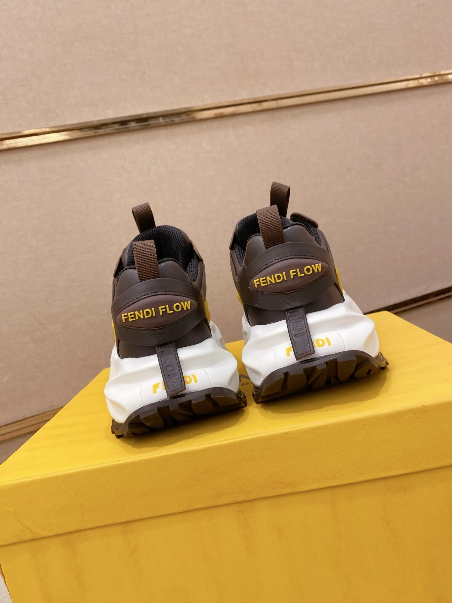 Factory price 580💰 FENDI new model (Fendi) official website 1:1 copy 👊🏻Upper 🇮🇹Imported cowhide🇩🇪Inside imported breathable mesh lining. The original outsole is molded to reflect the identity of every man, and the upper foot is elegant and stable🚶🏻🚶🏻The high-end custom counter original replica📯The shoe last remains unchanged regardless of wind and rain, and can withstand the verification of time🔍️,🔵 Size: 39-45. Can be customized 38-46 non-refundable and non-exchangeable!